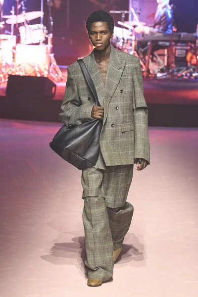 Look 5